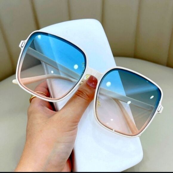 Oversized LUXURY STYLE SUNGLASSES - Picture 1 of 7